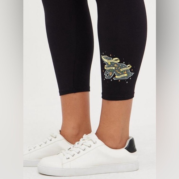 Torrid Black Harry Potter Hufflepuff Cropped Leggings - New - Size 3 (22/24) - Picture 3 of 7